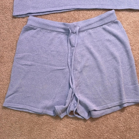 Light weight sweater short set - Picture 2 of 4